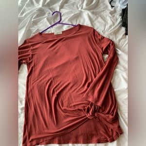 Ginger G size small long sleeve tee with bottom knot